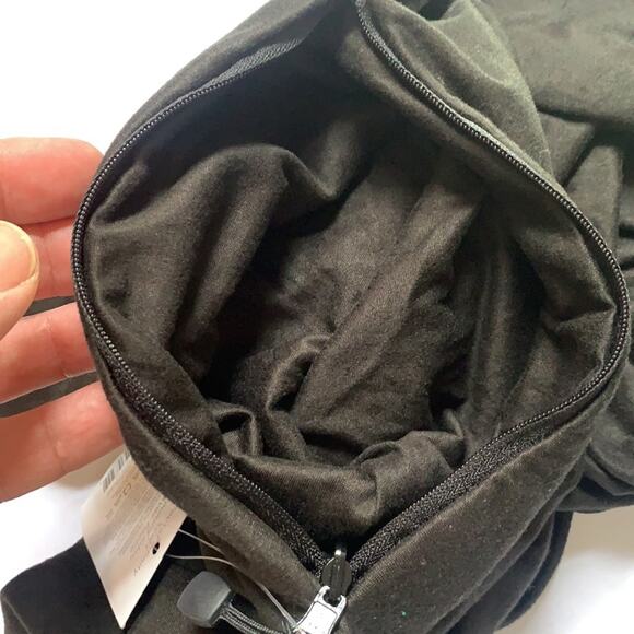 BEYOND YOGA Black Pocket Infinity Scarf Wrap New with Tag W-114 - Picture 7 of 7